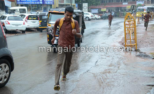 Heavy rains, thunder and lightning: Mangalureans enjoy first monsoon showers 4